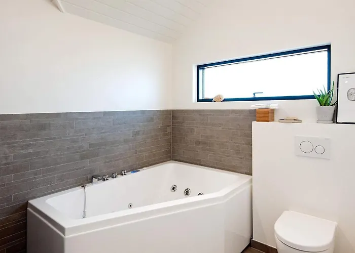 Seaside Luxury Retreat - By Traum Holiday home